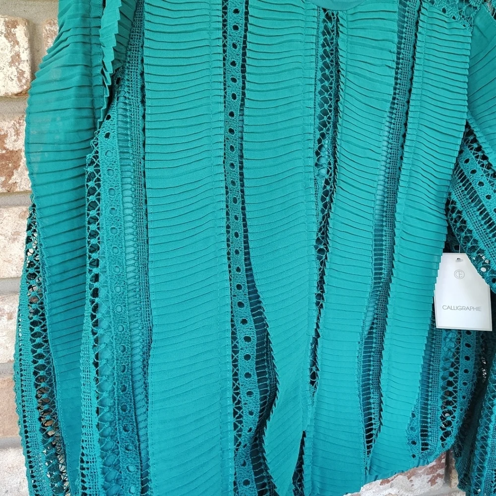 Calligraphie NWT Green Lace Pleated Detail Ling Sleeve Top L Career Party Artsy